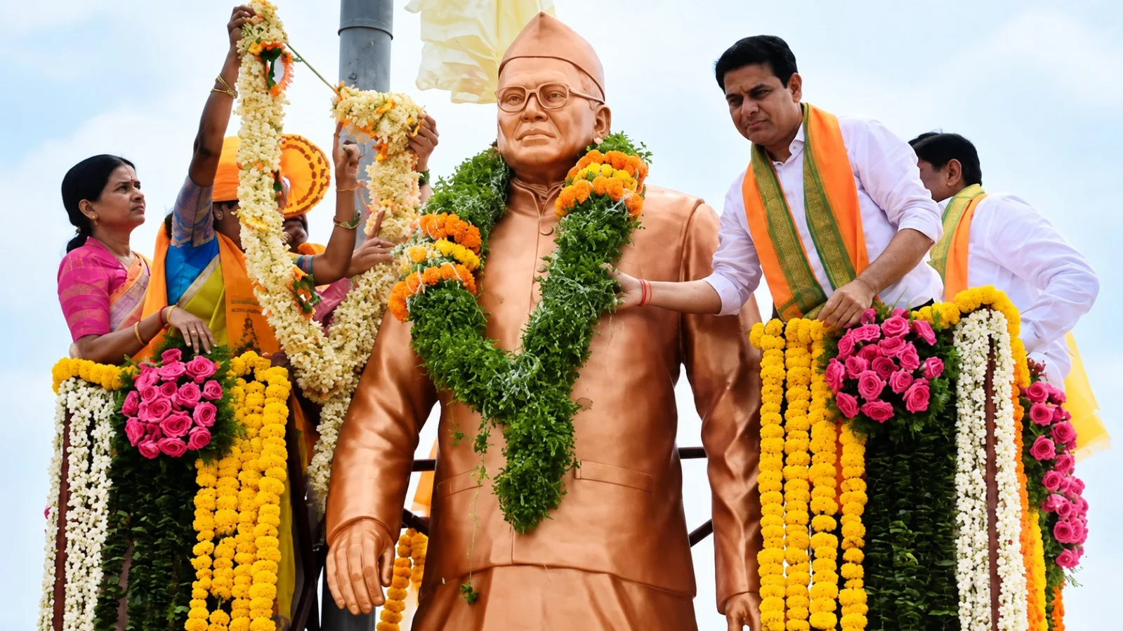 ప్రజా ఉద్యమాల్లో కొండా లక్ష్మణ్ బాపూజీ పాత్ర మరువలేనిది: కేటీఆర్