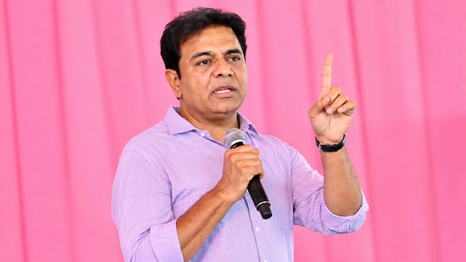 తెలంగాణలో విద్యుత్ కోతలపై కేటీఆర్‌ ఆగ్రహం.. కాంగ్రెస్ ప్రభుత్వంపై విమర్శలు