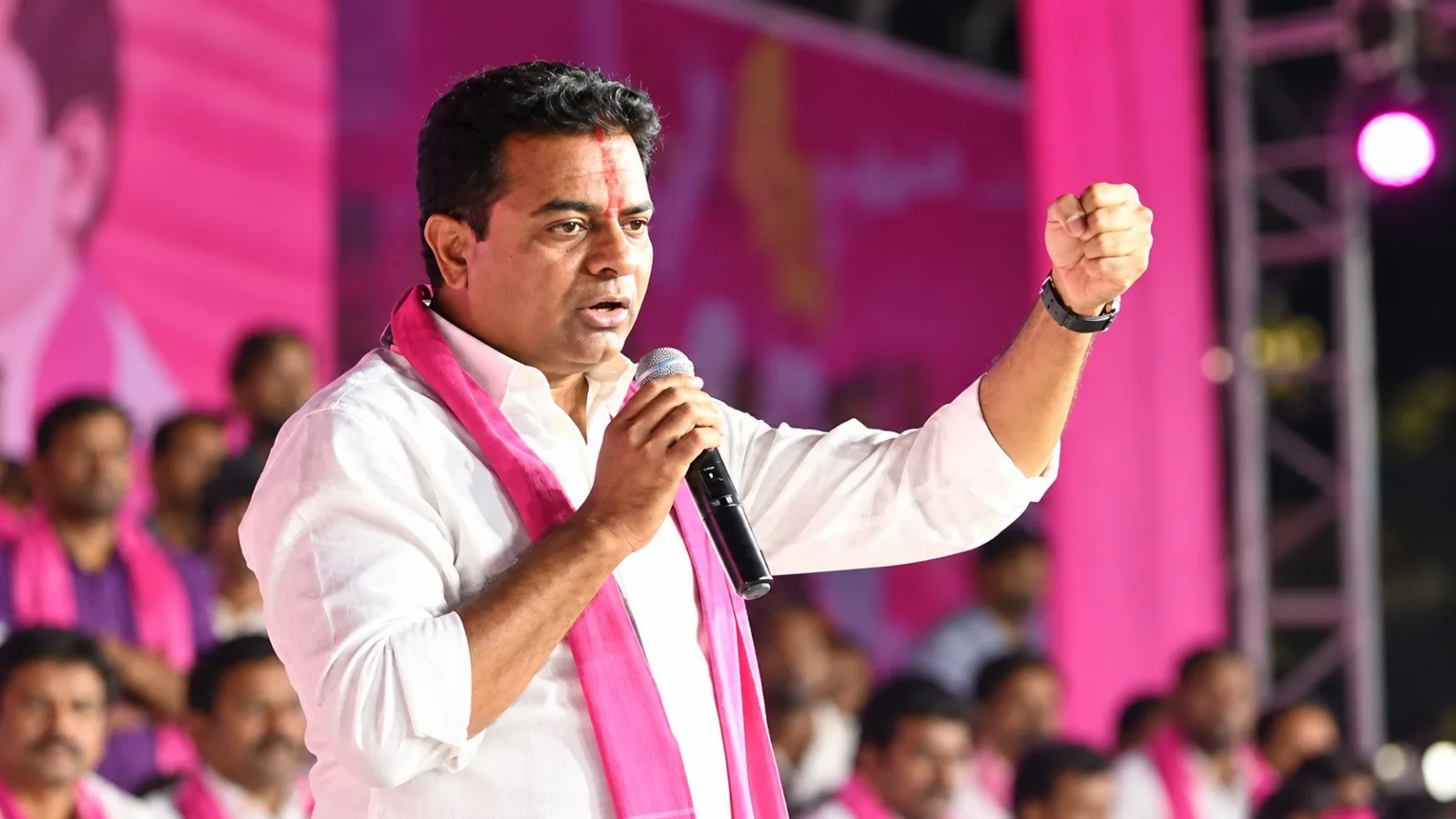 సిరిసిల్ల జేఎన్టీయూ ఇంజనీరింగ్ కాలేజీ సమస్యలు వెంటనే పరిష్కరించాలి: కేటీఆర్